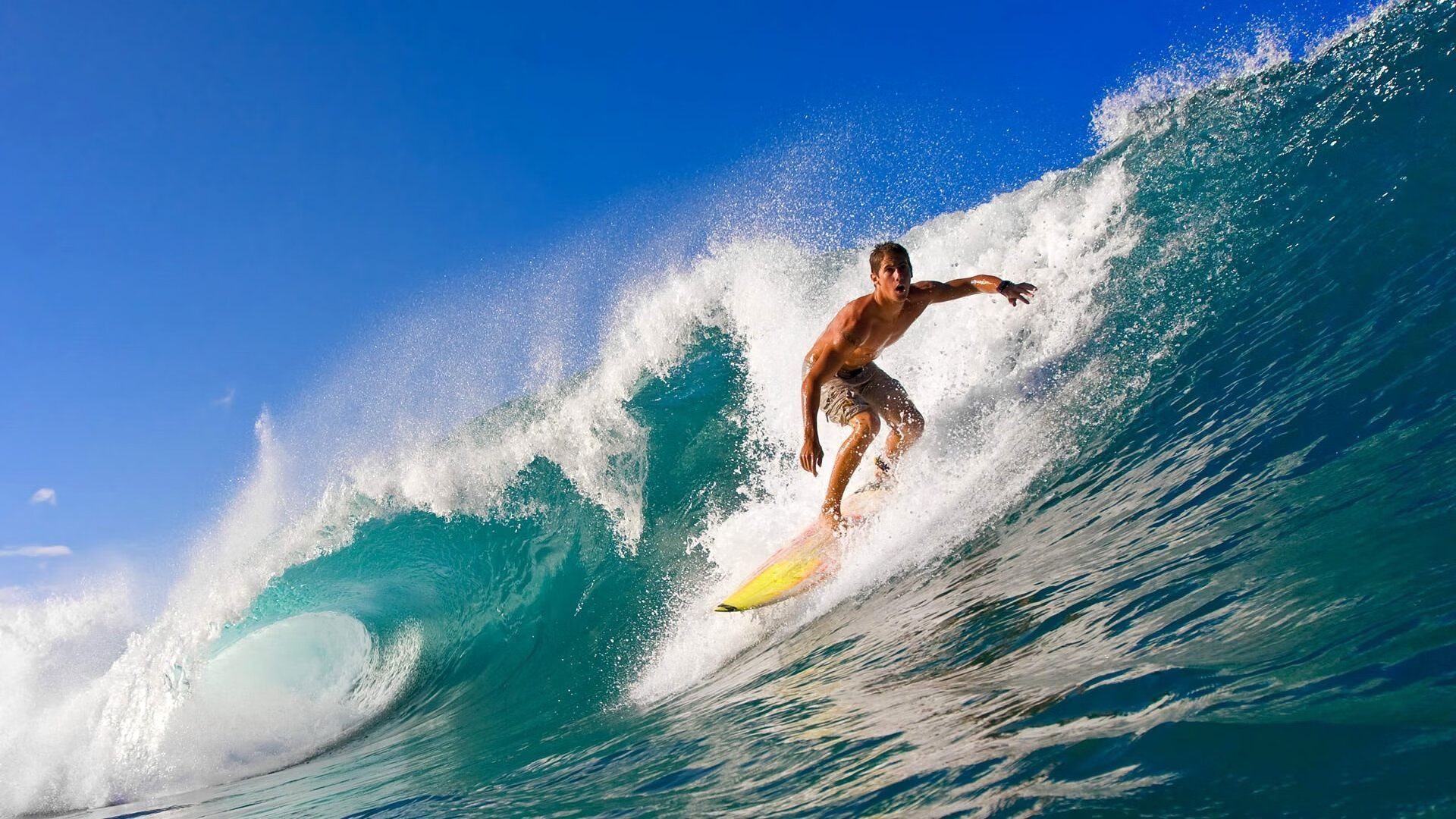 传统划龙舟比赛，激扬水上激情，划龙舟视频2020龙舟决赛